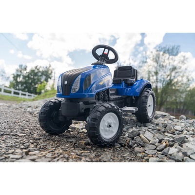 NEW HOLLAND šliapací traktor s prívesom a otváracou kapotou