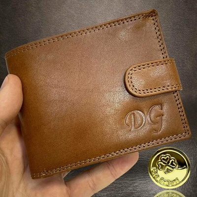 Tvůj vlastní monogram v ceně na této kožené peněžence. Odesíláme do 24hodin ražba monogram u A Okrasně Monotype Cors.