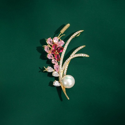 Éternelle květinová brož se Swarovski elements krystaly a bílou perlou B2308-LXT0430-1 zlatá