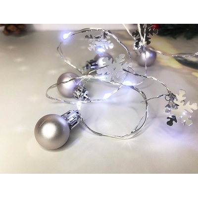 MagicHome Reťaz Vianoce Ball 20 LED studená biela s guľami a vločkami strieborná 2xAA jednoduché svietenie osvetlenie L-1,9 m