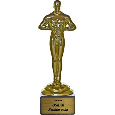 Soška Oscar Smoliar roka