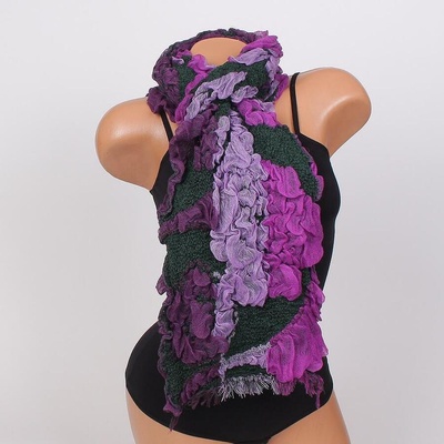 Зимен шал с ефектен десен в тъмнозелено и лилаво