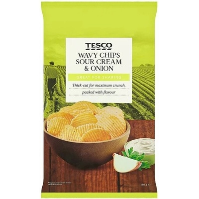 Tesco Smažené zemiakové lupienky s príchuťou kyslej smotany a cibule 130 g