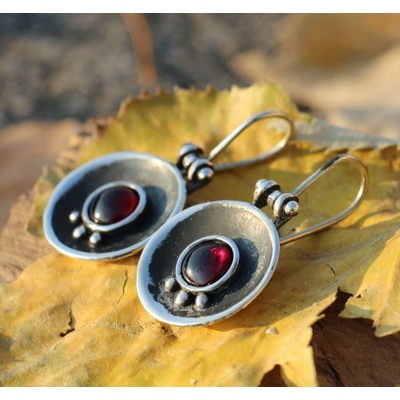 Drakkaria ORBIT stříbrné náušnice granát P3856