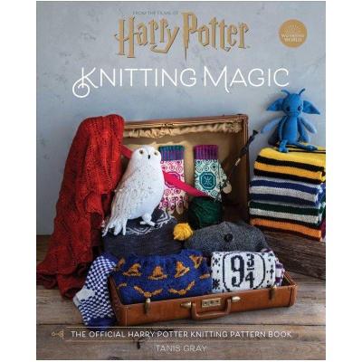 Harry Potter: Knitting Magic: The Official Harry Potter Knitting Pattern Book