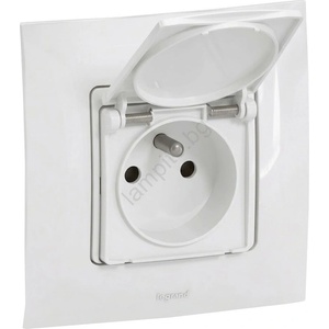 Legrand - Външна домашна розетка с рамка NILOE 250V IP44 бяла (LR0019A)
