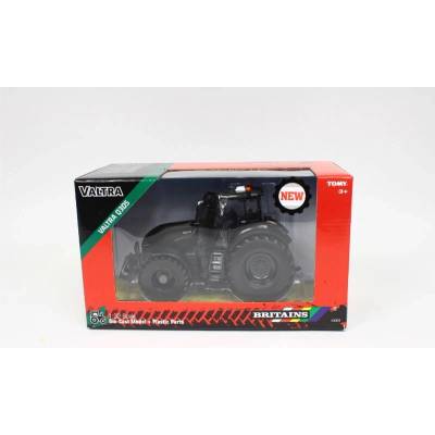 Britains Farm VALTRA Q305 Matná čierna 1:32
