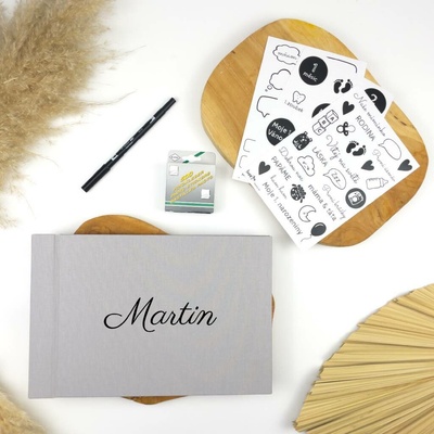 Lovelu Personalizované šedé fotoalbum se jménem - Moderní kaligrafie - set se samolepkami