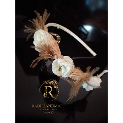 Radi handmade Диадема " Кадифени цветя" в бяло и бежави пера (087)