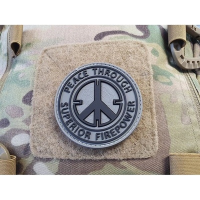 JACKETS TO GO Nášivka PEACE THROUGH SUPERIOR FIREPOWER plast velcro ŠEDÁ