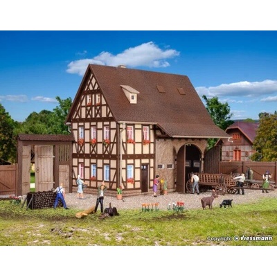 Vollmer Фермерска къща с плевня и порта на двора - h0 (43731)