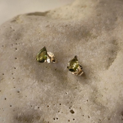 Vltavín Moldavite Stříbrné náušnice s vltavíny ve tvaru kapek P32 0265