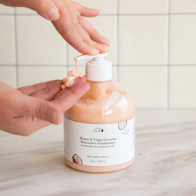 100% Pure Šampon Med a kokos 474 ml