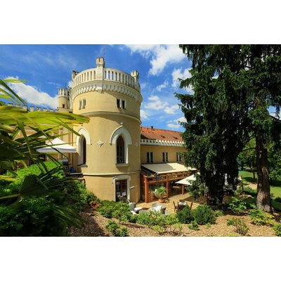 Pobyt se snídaní a lahví Champagne na úžasném zámku Chateau St. Havel v Praze pro 2 osoby na 1 noc