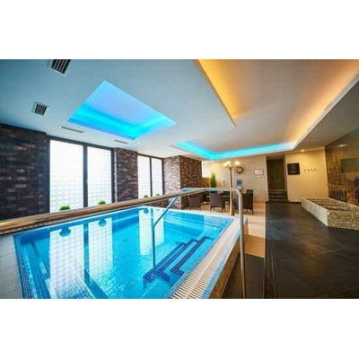 Úžasný pobyt s polopenzí a neomezeným wellness v Hotelu & Wellness Queens**** pro 2 osoby