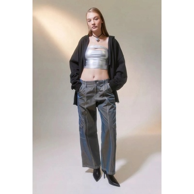 !!! Urban Outfitters metalický crop výrez