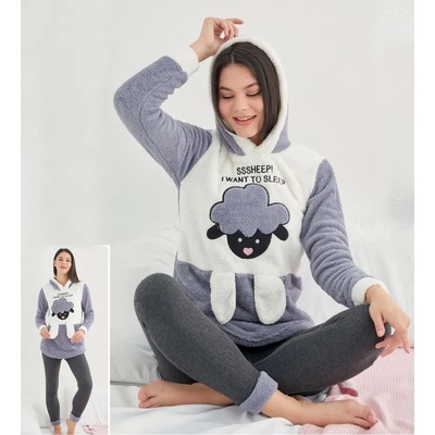 Зимен комплект в бяло и сиво с овца