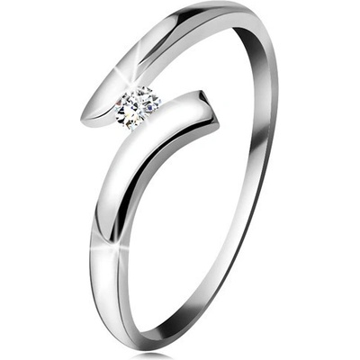 Šperky Eshop diamantový prsten z bílého zlata zářivý čirý briliant lesklá zahnutá ramena BT180.92