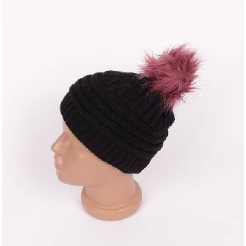 Дамска черна зимна шапка с помпон от еко кожа