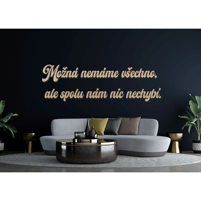 Dřevěný nápis na zeď - Možná nemáme všechno, ale spolu nám nic nechybí.
