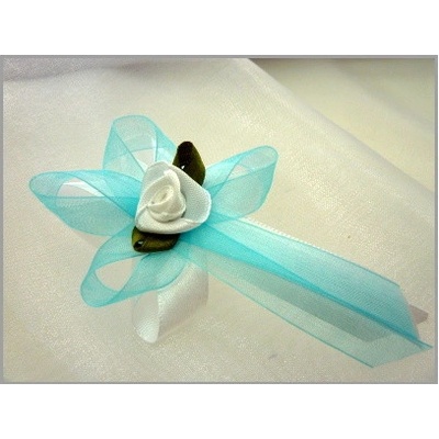 Vývazek velký bílo-tyrkysový šifon s bílou růž.