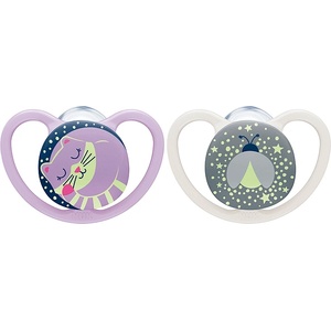 Nuk Силиконови светещи залъгалки NUK - Space Night, 0-6 месеца, 2 броя + кутийка за съхранение и стерилизация (10730580)