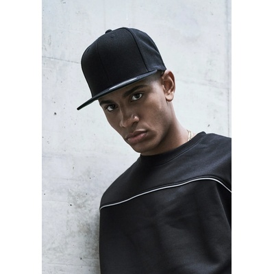 Urban Classics Шапка с козирка в черно Classic Snapback UB-6089M-00007 - Черен, размер one size