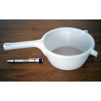 Cedník 20cm plast pasírovací pevné provedení