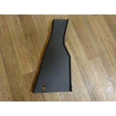 panel sloupku C spodní pravý VW Amarok 2H0 (lift) 2H7867288 82V