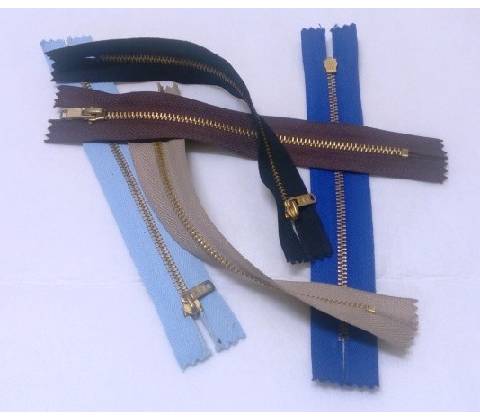 Zip mosazný 18 cm