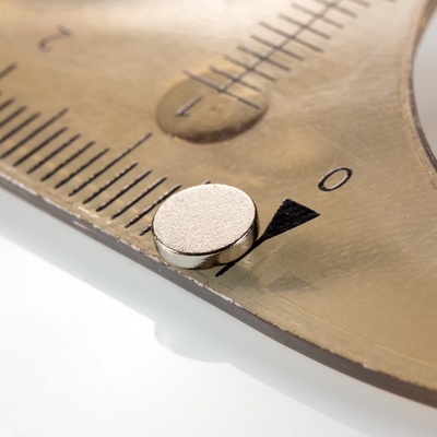 Magsy Neodymový magnet válec pr.5x1 N 80 °C, VMM5-N38