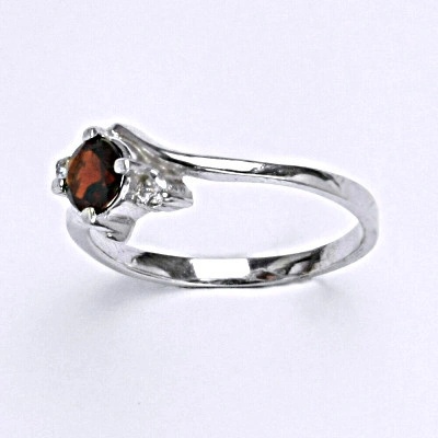 Čištín Stříbrný s přírodním granátem T 1164