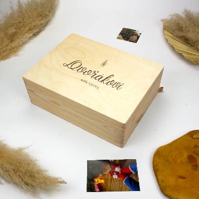 Lovelu Personalizovaná vánoční krabička s gravírováním - Naše Vánoce