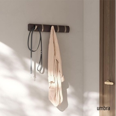 Věšák na kabáty Umbra Flip 5 - Moderní, jednoduchý a prostorově úsporný věšák na kabáty s 5