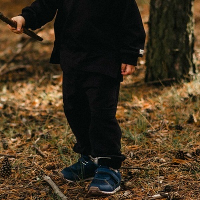 Černé dětské teplákové kalhoty s kapsami kolekce Simply Comfy