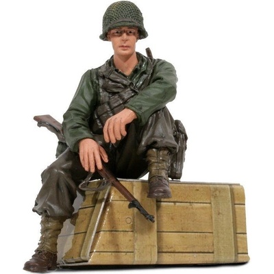 TORRO 1/16 figurka sedícího vojáka U.S. 1st Infantérie z 2 sv. války ručně malovaný