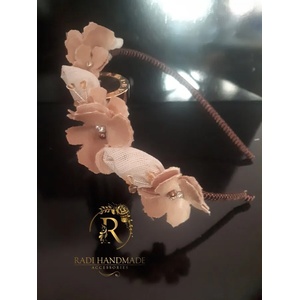 Radi handmade Диадема с бежави цветя и екрю листа (093)