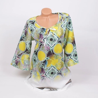 Плажна рокля в лилави, жълти и тюркоазени фигури