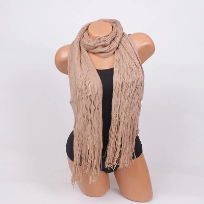 Плетен светлокафяв шал с ресни