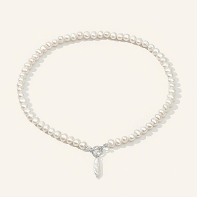 SilveAmo Biely perlový choker s príveskom K016