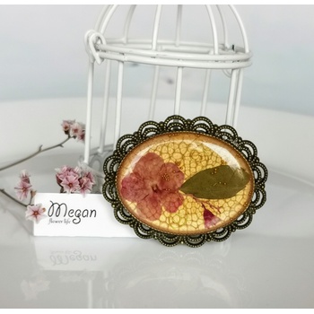 Meganflo Антична брошка с червена върбинка