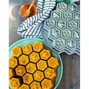 Nordic Ware forma v tvaru včelí plástve Honeycomb Pull-Apart zlatá 2,4 l