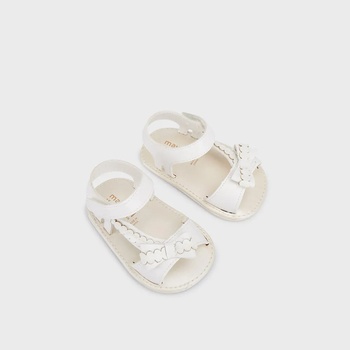 Mayoral Декоративни сандали за новородено момиче в мръсно бяло с панделка Майорал