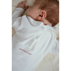 Konges Sløjd бебешки гащеризон за спане за деца от памук MY FIRST CHRISTMAS ONESIE GOTS (KS107961.9BY2)