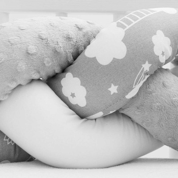 New Baby Ochranný mantinel do postieľky vrkoč Minka a Obláčik Multicolor