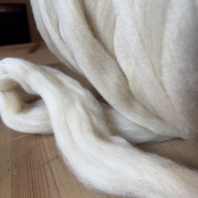 Deadstock česanec australské merino vlny