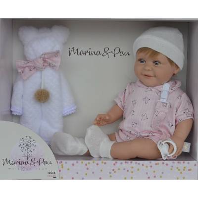 Marina & Pau Realistické miminko holčička Mája v růžovém overalu Sugar Teddy Pink 42 cm