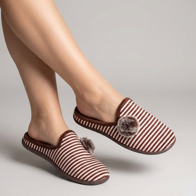 Дамски домашни раирани пантофи в кафяво и бяло с пухче