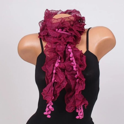 Дамски шал в бордо с топчета