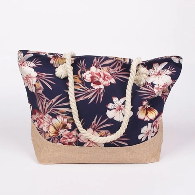 Плажна чанта в тъмносиньо с цветя